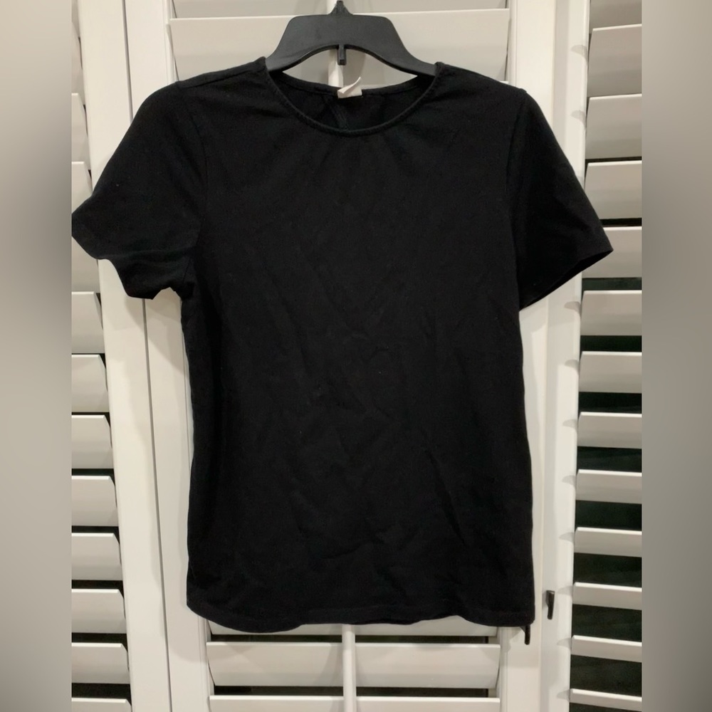 Melrose & Market Black T-Shirt with Cut-out